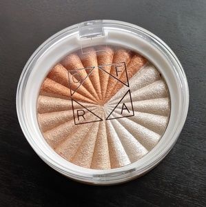 Ofra x nikkietutorials Highlighter in Everglow